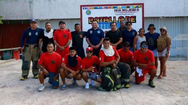 Exitosa 'Batalla de Titanes' reúne a bomberos y atletas de CrossFit en Isla Mujeres
