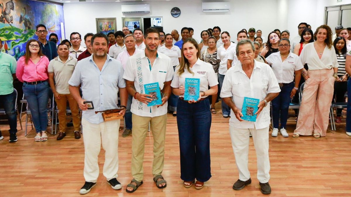 Presentan en Isla Mujeres el libro “Mi sal, el remo y la tormenta” de Luciano Núñez