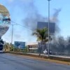 Accidente en el bulevar Colosio de Cancún provoca incendio y cierre total de la vía