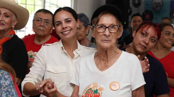 Reinauguran Ana Paty Peralta y Vero Lezama COBUS 510 con "ABUS VIERNESTAR" para adultos mayores