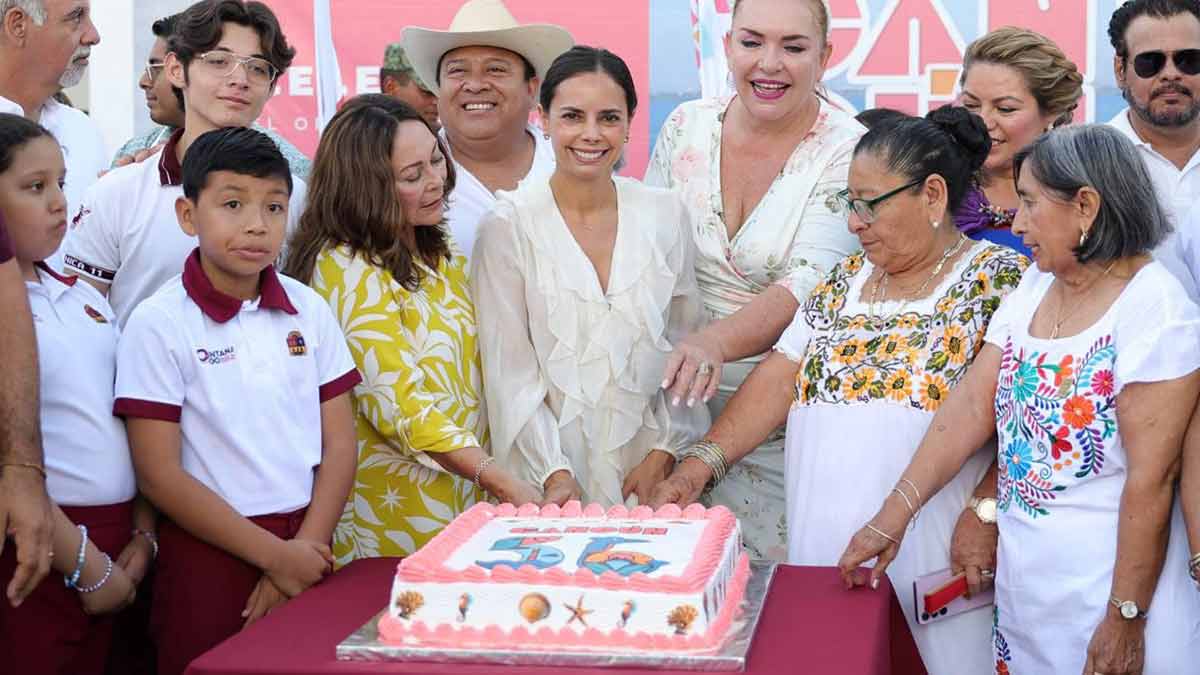 Celebran Ana Paty Peralta y ciudadanos a Cancún con ceremonia cívica
