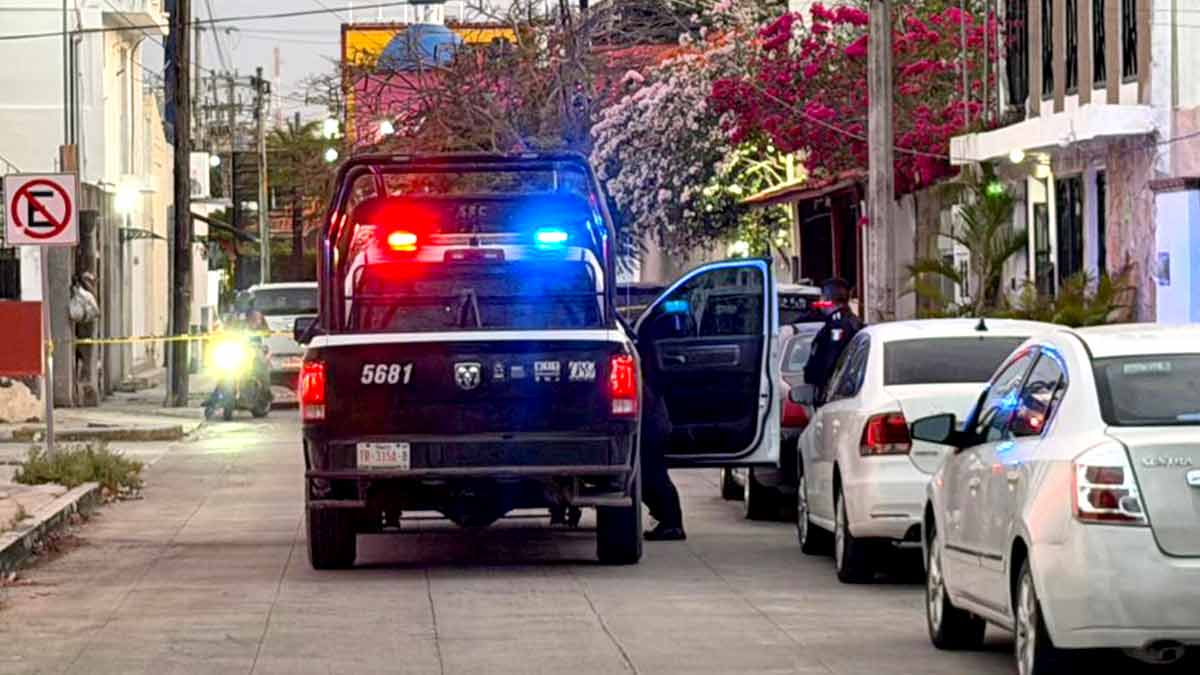 Asalto a mano armada termina a balazos en Cancún