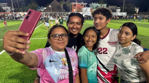 Deportistas isleños agradecen el impulso al deporte con la nueva cancha de fútbol soccer