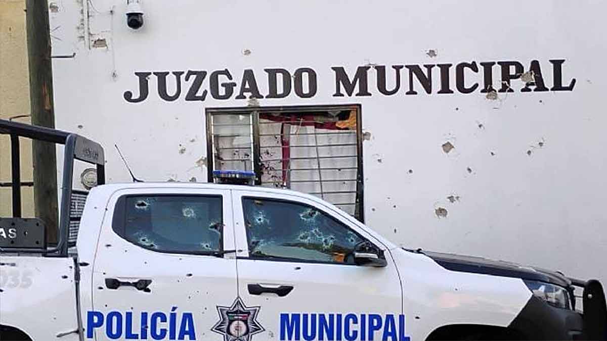 Comando armado ametralla instalaciones de gobierno en Zacatecas