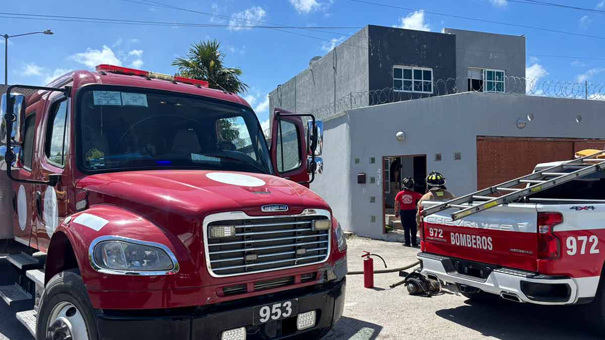 Atiende Bomberos incendio en casa habitación en la SM 524