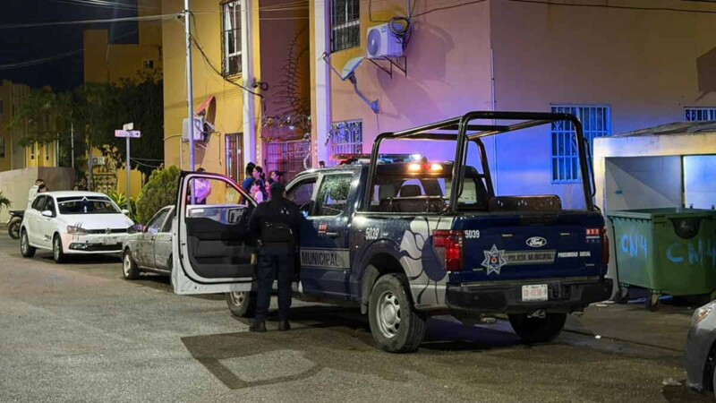 Encuentran un cuerpo en descomposición en departamento de Cancún