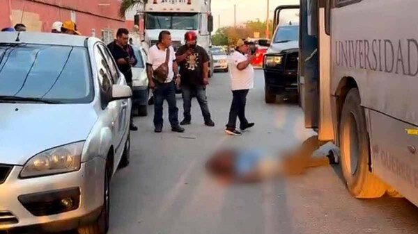 Lanzan a hombre de autobús en movimiento durante riña en Cancún
