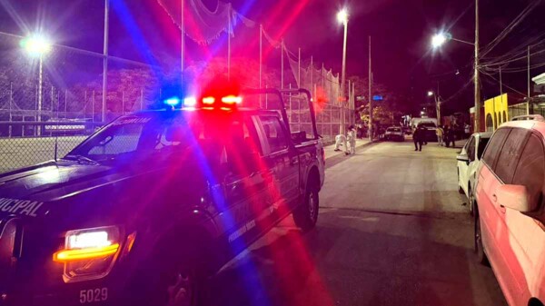 Sujeto asesina a puñaladas a una mujer en parque de Cancún