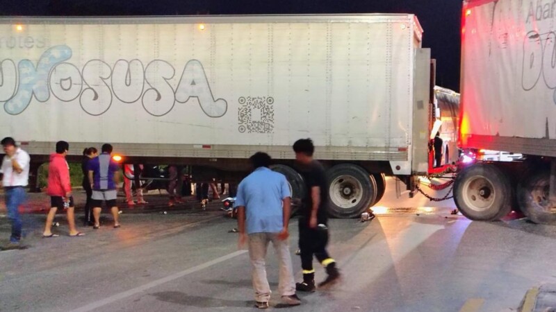 Motociclista pierde la vida tras chocar contra tráiler en la avenida López Portillo de Cancún