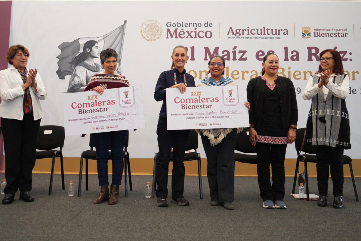 En Jocotitlán, Estado de México, la Presidenta Claudia Sheinbaum Pardo, entregó apoyos bajo el plan El Maíz es la raíz: Comaleras del Bienestar.