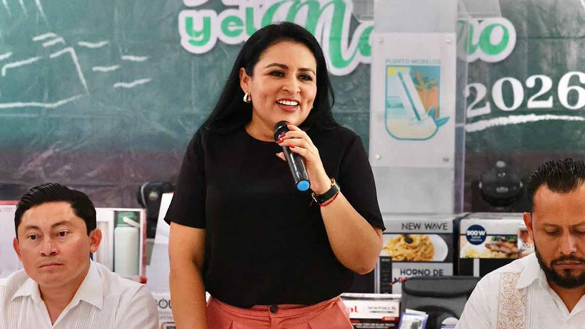 Celebra Blanca Merari al magisterio de Puerto Morelos por el día del maestro