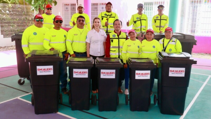 Atenea fortalece los servicios de limpieza con nuevos contenedores de basura