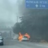 Se incendia taxi en el bulevar Colosio de Cancún a la altura del acceso al aeropuerto
