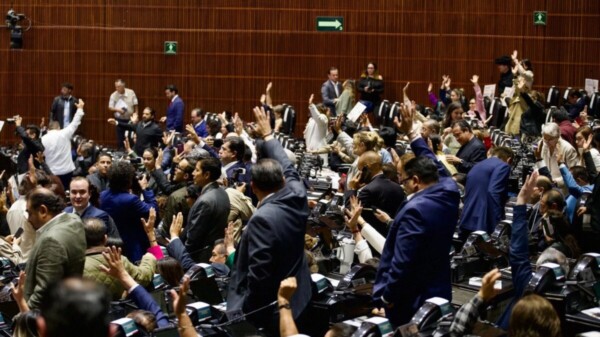 Aplican diputados ‘fast track’, posponen comicios judiciales