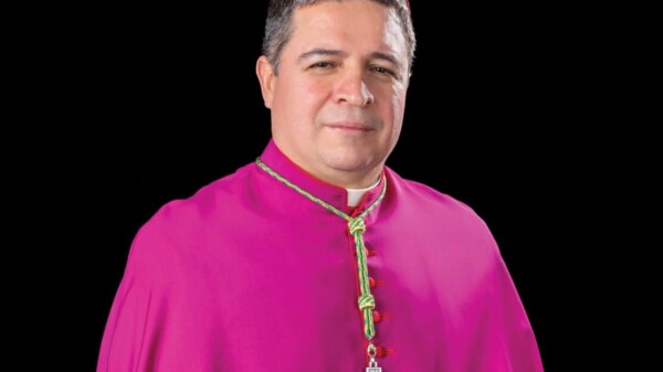 Papa León XIV nombra a ex indocumentado como obispo en EU