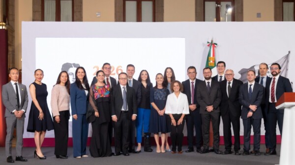 Industria farmacéutica anuncia inversión de 21 mil mdp