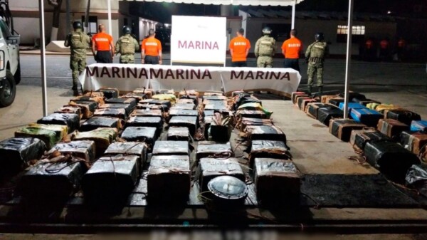 Decomisa la Marina dos toneladas de cocaína en el Golfo de Tehuantepec, Oaxaca