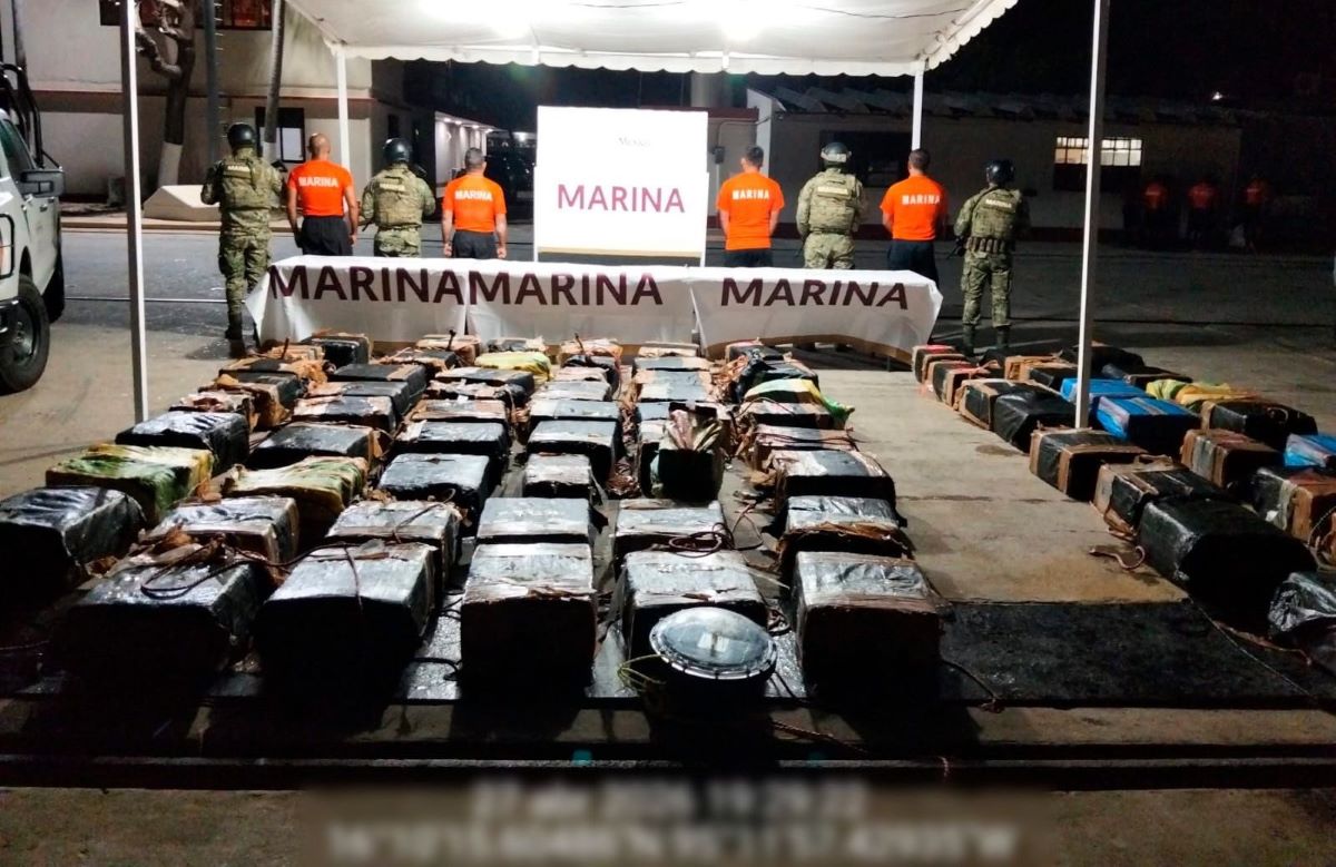 Decomisa la Marina dos toneladas de cocaína en el Golfo de Tehuantepec, Oaxaca