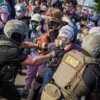 Migrantes detenidos por ICE en huelga de hambre por sexto día