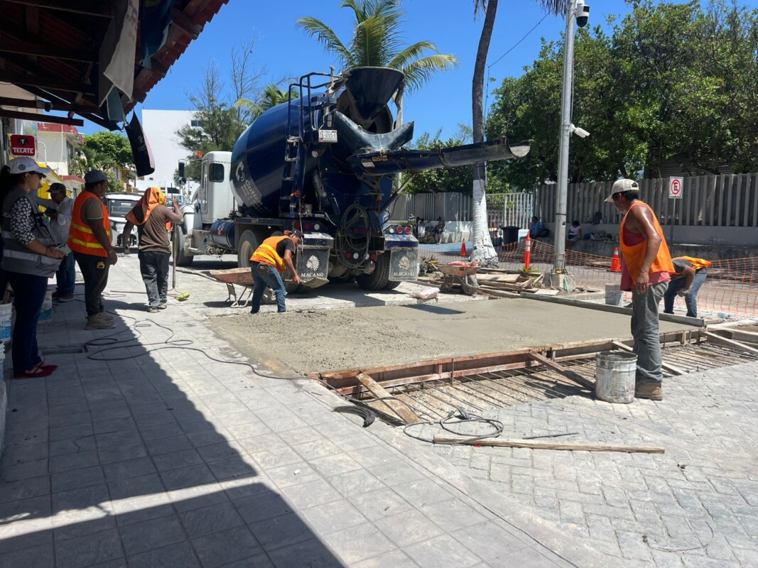 Avanza segunda etapa de modernización de la avenida Rueda Medina en Isla Mujeres