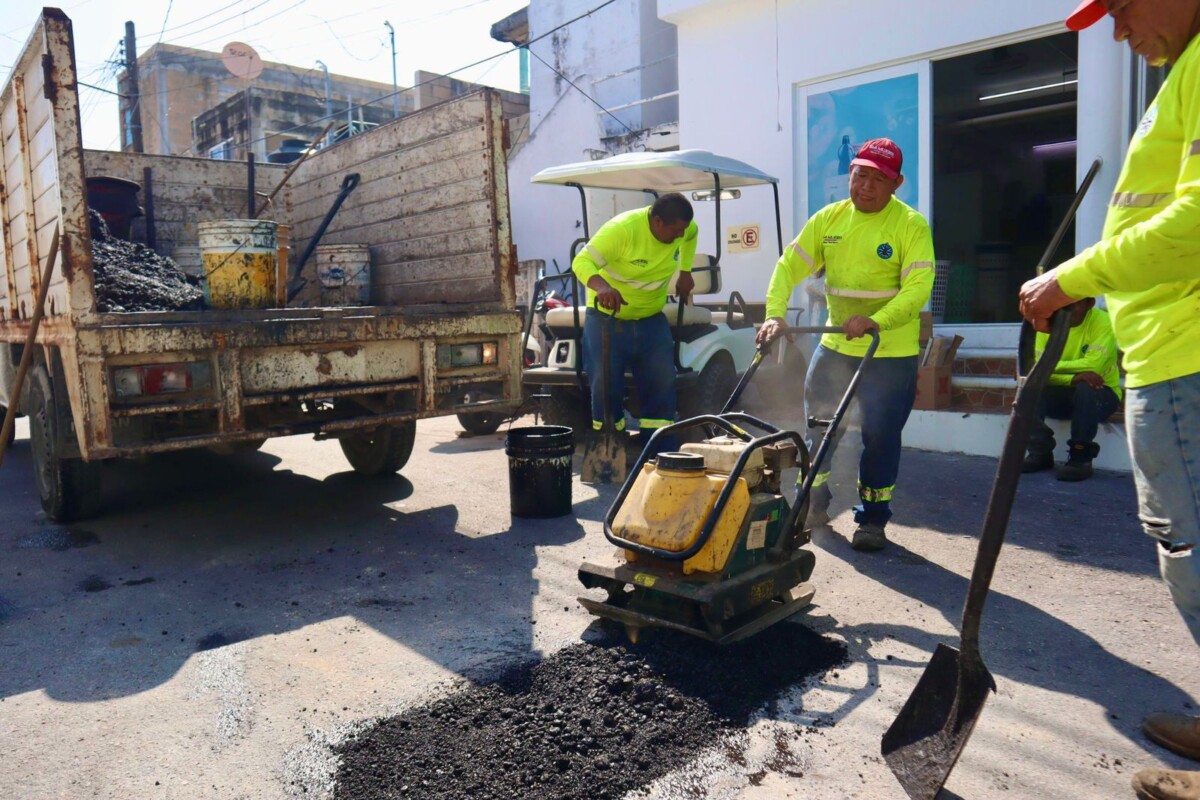 Gobierno de Isla Mujeres fortalece trabajos del Programa Permanente de Bacheo