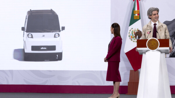 Presentan Olinia, vehículo eléctrico 100% mexicano