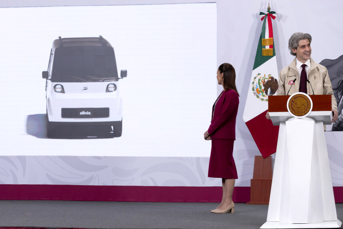 Presentan Olinia, vehículo eléctrico 100% mexicano