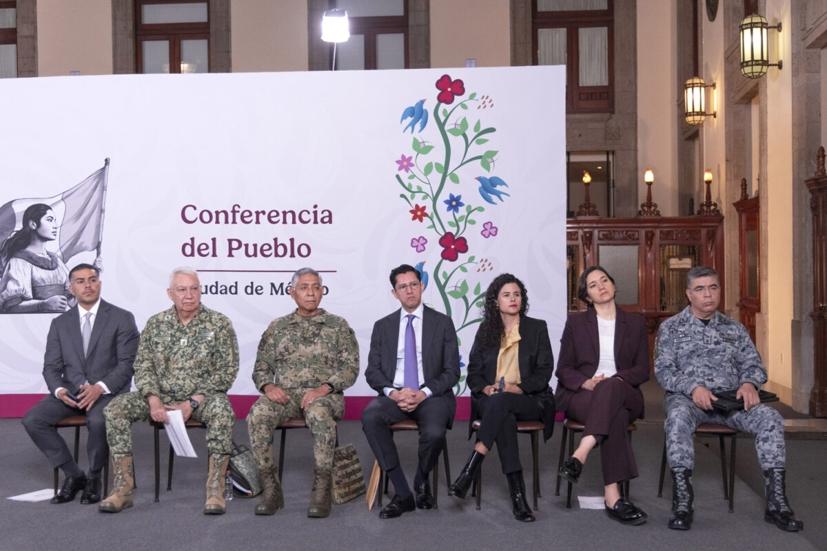 Omar García Harfuch, secretario de Seguridad y Protección Ciudadana; Ricardo Trevilla Trejo, secretario de la Defensa; Raymundo Pedro Morales, secretario de Marina; Marcela Figueroa Franco, secretaria ejecutiva del Sistema Nacional de Seguridad Pública (SESNSP); Guillermo Briceño, comandante de la Guardia Nacional; Roberto Velasco Álvarez, secretario de Relaciones Exteriores SRE; Luisa María Alcalde, consejera jurídica del Ejecutivo. 
