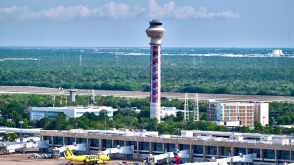 Quiebra aerolínea Spirit Airlines; apoyo a turistas en Cancún