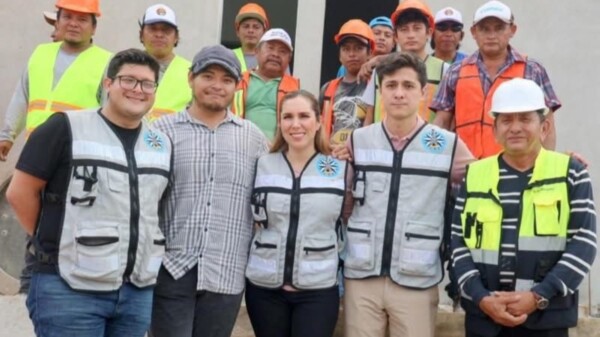 Atenea reconoce a trabajadores de la construcción por ser clave en la transformación de Isla Mujeres