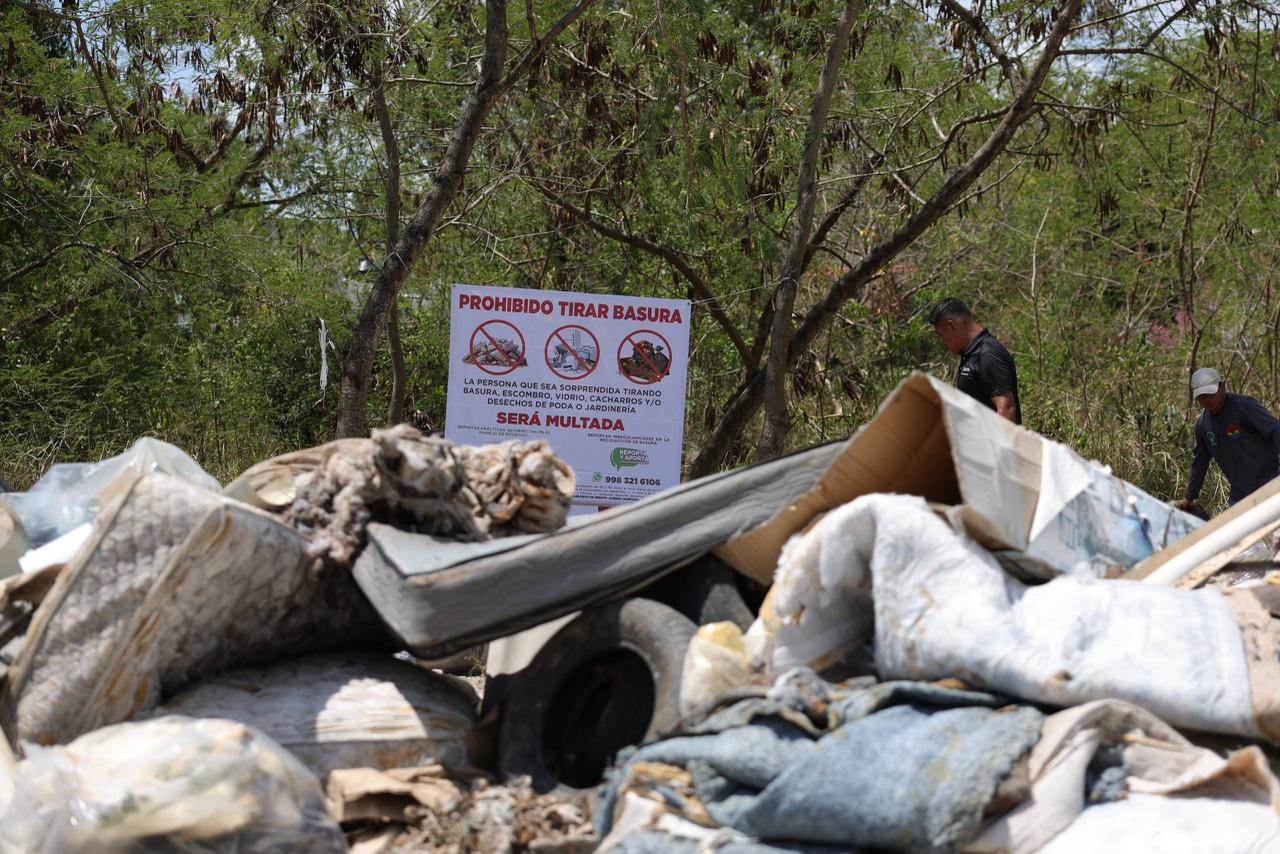 Clausura Ana Paty Peralta basurero clandestino en la Supermanzana 237 del Arco Norte; aproximadamente 210 toneladas se recolectaron entre residuos y cacharros arrojados en dicho predio.
