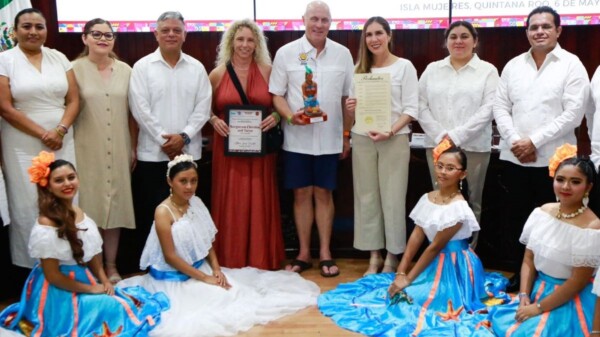 Atenea Gómez declara huéspedes distinguidos a participantes de la Regata del Sol al Sol