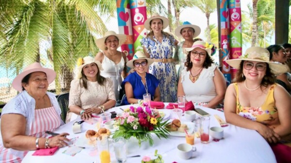Unen esfuerzos y corazones en el tradicional Desayuno del Sombrero del DIF Isla Mujeres