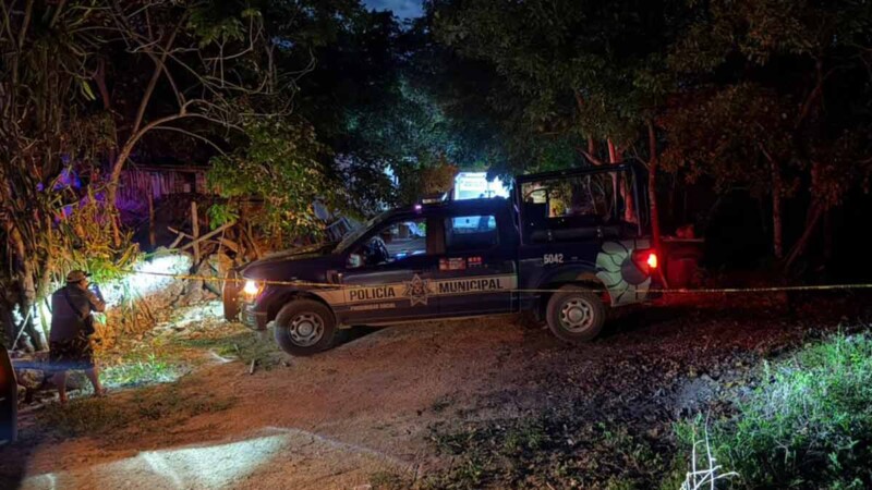 Acribillan a sujeto a bordo de un taxi en colonia irregular de Cancún