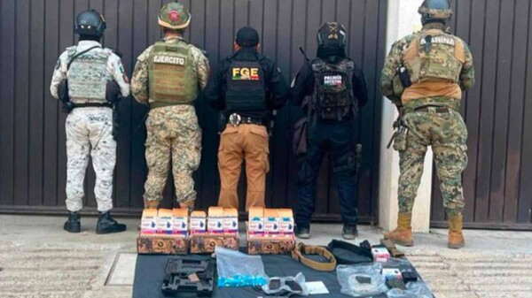 Aseguran arsenal de municiones y armas en departamento de Acapulco