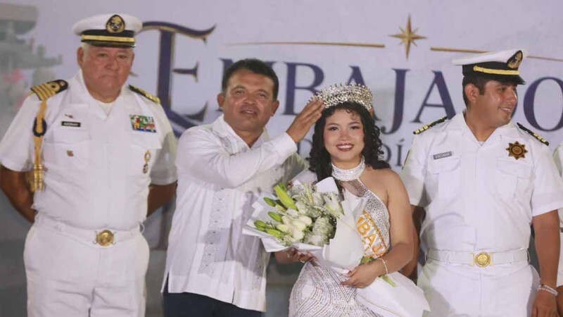 Con música y tradición, Isla Mujeres celebra la coronación de la Embajadora del Día de la Marina