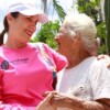 Atenea consiente a las mamás de la Zona Continental de Isla Mujeres