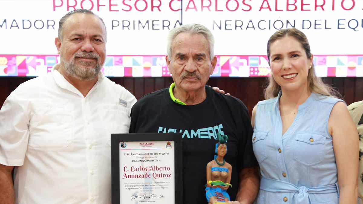 Gobierno de Isla Mujeres rinde homenaje al primer entrenador de los Caguameros