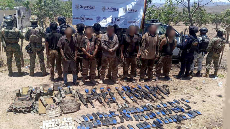 Tras enfrentamiento capturan en Sinaloa a 13 presuntos sicarios "Chapitos”