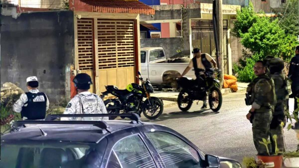 Desmantelan presunta banda de robamotos durante operativo de cateo en Cancún