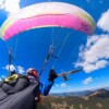 Video capta brutal choque entre avioneta y parapente en pleno vuelo