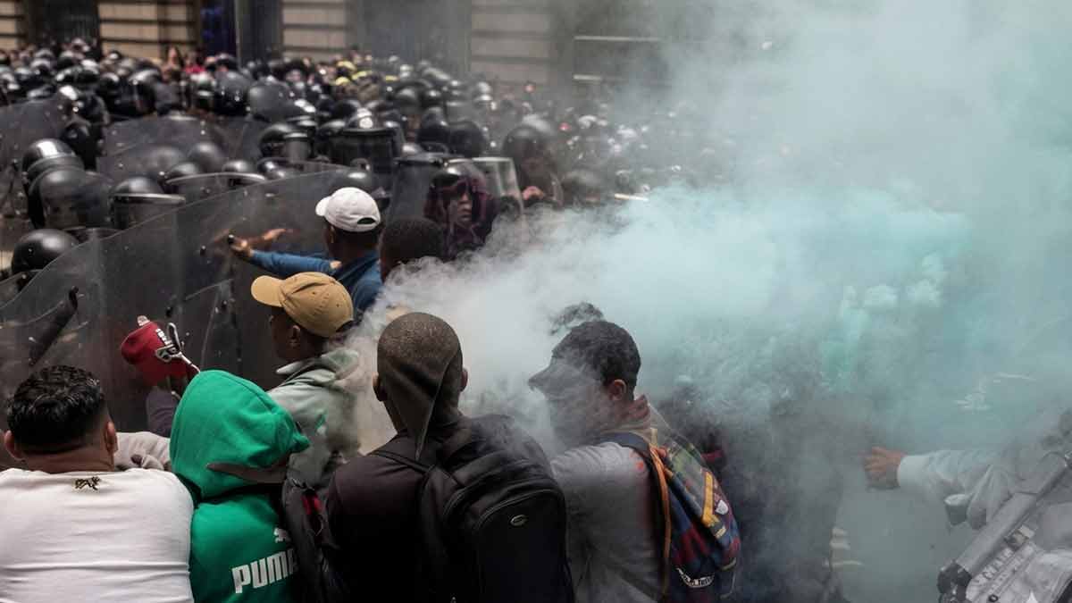 CNTE marcha en CDMX y se enfrenta con policías a días del Mundial