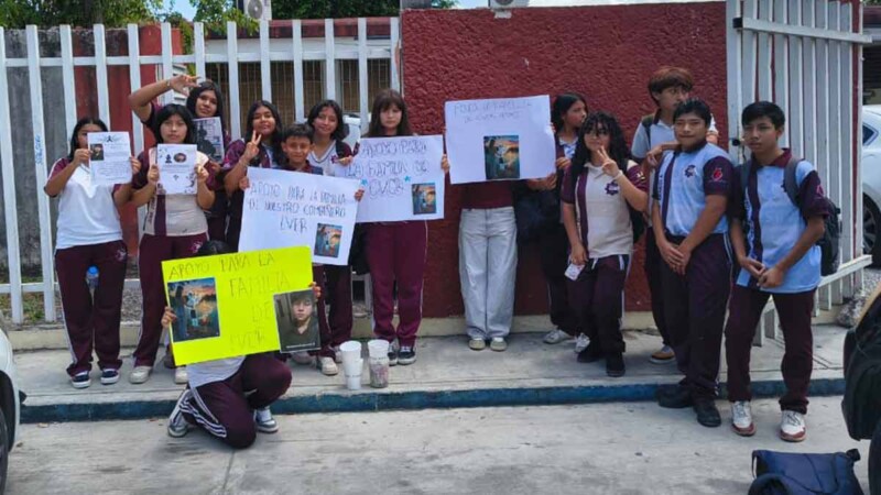 Alumnos denuncian a director de la EST 25 por ordenar retiro de altar a compañero fallecido