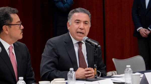 Regresa Enrique Inzunza al Senado...para pedir licencia al cargo