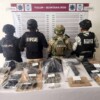 Incautan camioneta con cargadores, cartuchos y drogas en Tulum