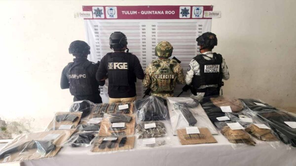 Incautan camioneta con cargadores, cartuchos y drogas en Tulum