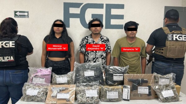 Capturan a dos hombres y una mujer con armas y presuntas drogas en Bosque Real de Playa del Carmen