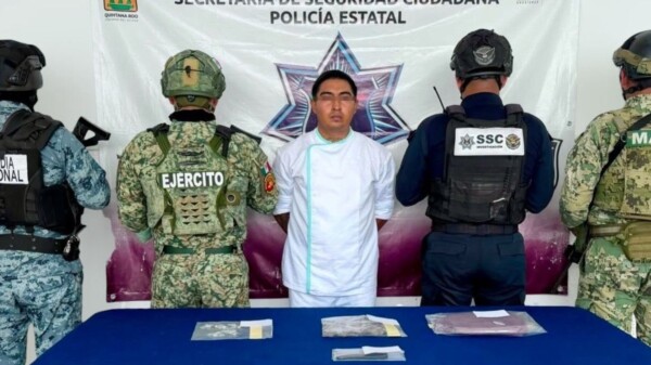 Operativo en Cozumel deriva en detención de un sujeto que manipulaba drogas.