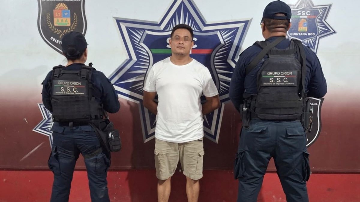 Detienen a conductor en Cancún en una camioneta con reporte de robo