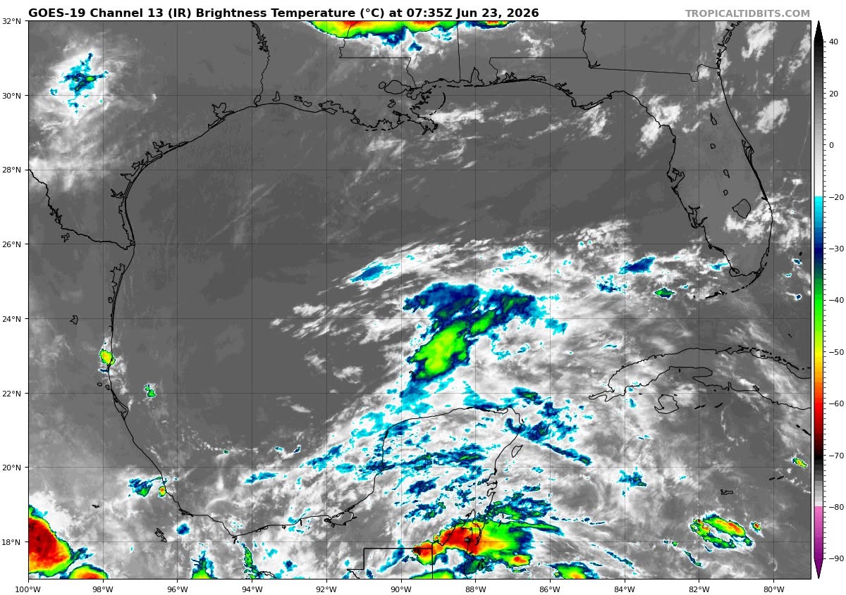 Cielo medio nublado a nublado en el transcurso del día. Por la mañana ambiente cálido. Posibilidad de lluvias aisladas y chubascos matutinos. Durante la tarde, ambiente caluroso en la mayor parte de la región. Intervalos de chubascos en Yucatán y Campeche; y lluvias aisladas en zonas de Quintana Roo